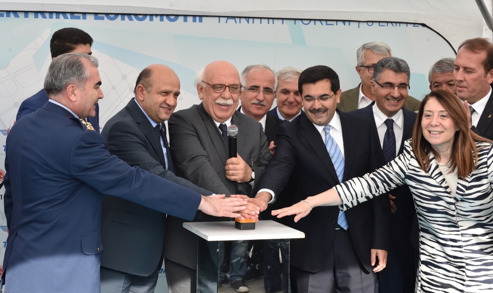 Minister Avcı attends ceremony held on the occasion of promoting E1000 Locally Produced Electric Locomotive