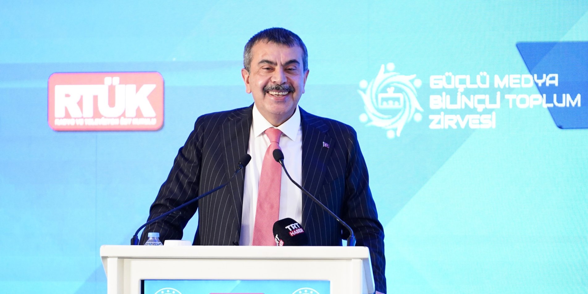BAKAN TEKİN 